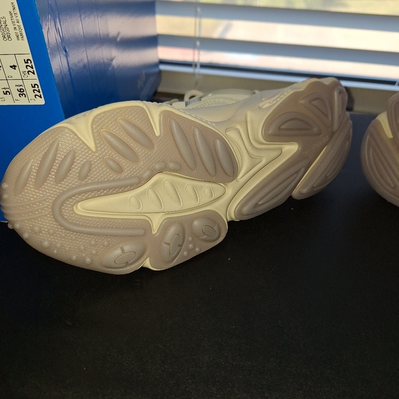 Size 5.5 - adidas Ozweego Bliss Women's - Picture 11 of 15